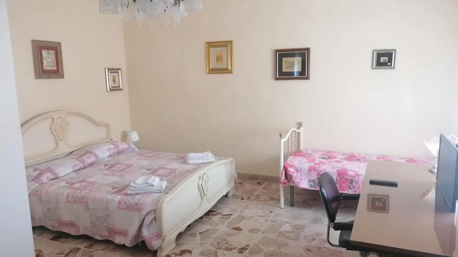 San Caloiru Home Naro